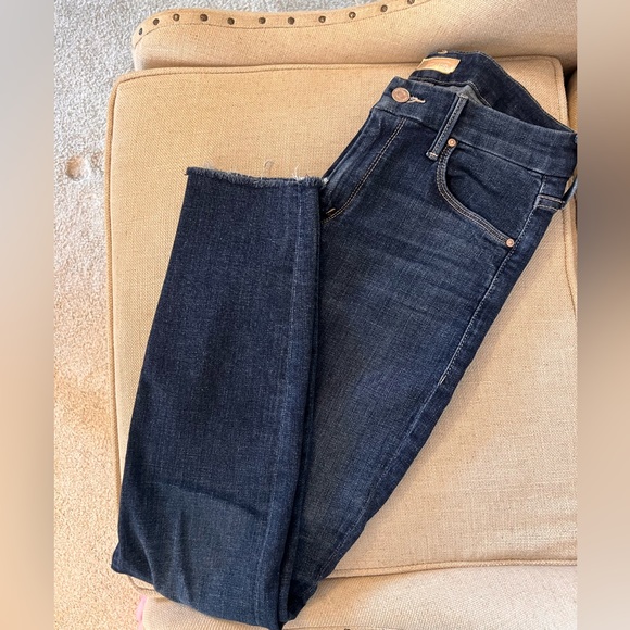 Mother Denim Looker Ankle Fray Dark Wash - Picture 4 of 7